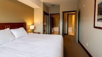 3 slaapkamers, een strijkplank/strijkijzer, gratis wifi, beddengoed