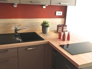 Private kitchen - Air-conditioned studio with terrace and parking in Cavalaire-sur-Mer (Cavalaire-sur-Mer)