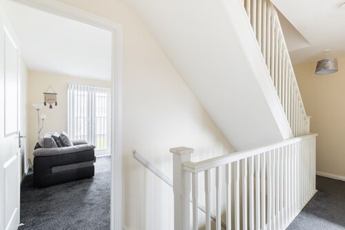 5 bed house with free parking in quiet location