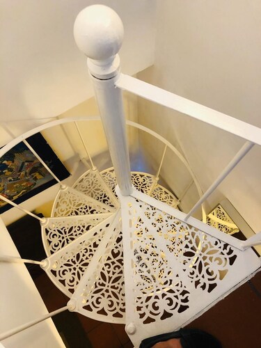 Small independent villa on two levels with terrace 