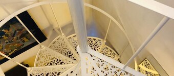 Small independent villa on two levels with terrace 