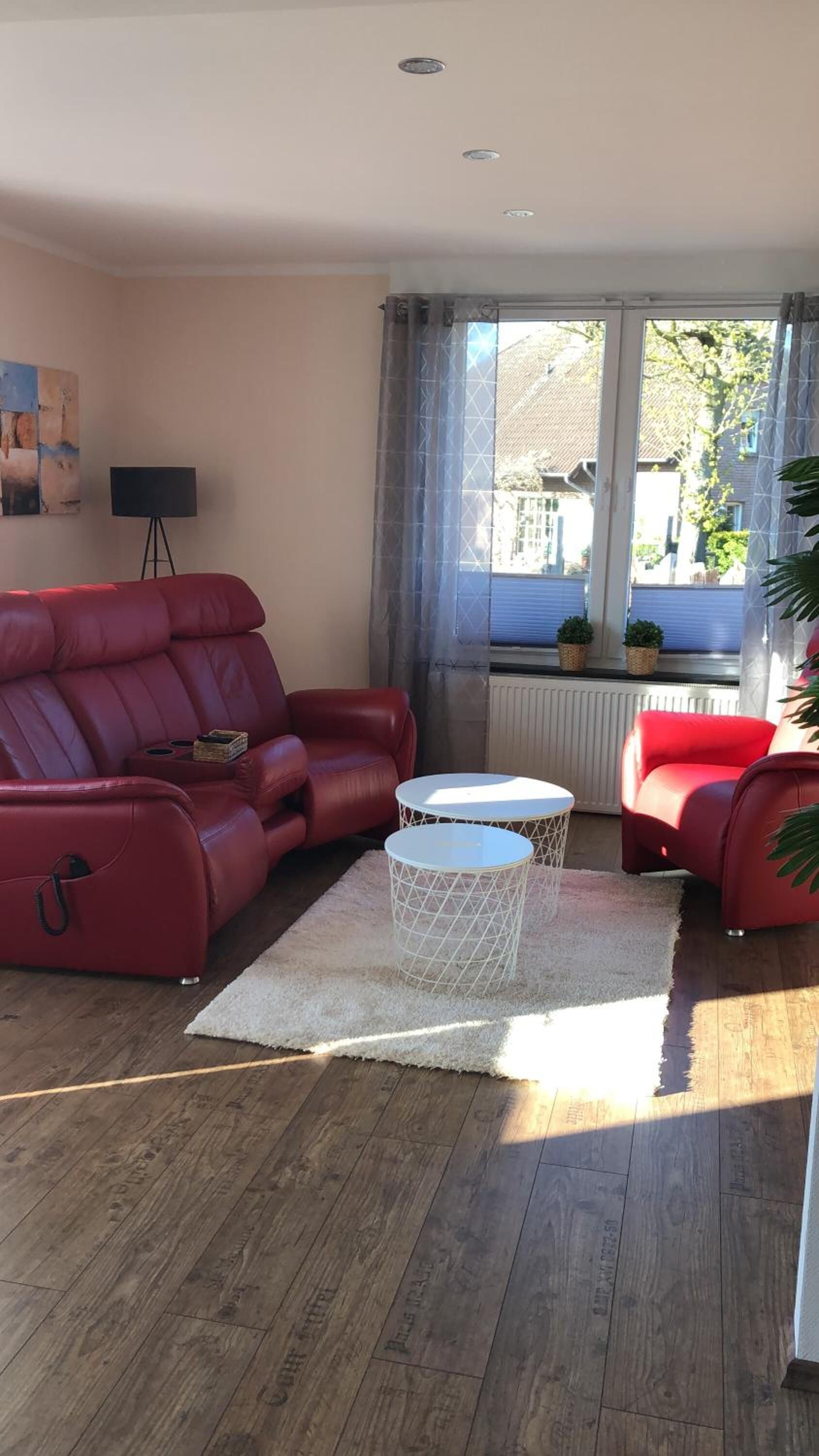 50-cm flat-screen TV with cable channels