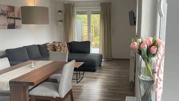 Comfort Διαμέρισμα (Condo) | Περιοχή καθιστικού | Τηλεόραση με επίπεδη οθόνη 50 εκ. με καλωδιακά κανάλια