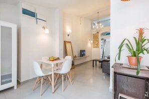 Appartement, 2 chambres, terrasse | Restauration dans la chambre
