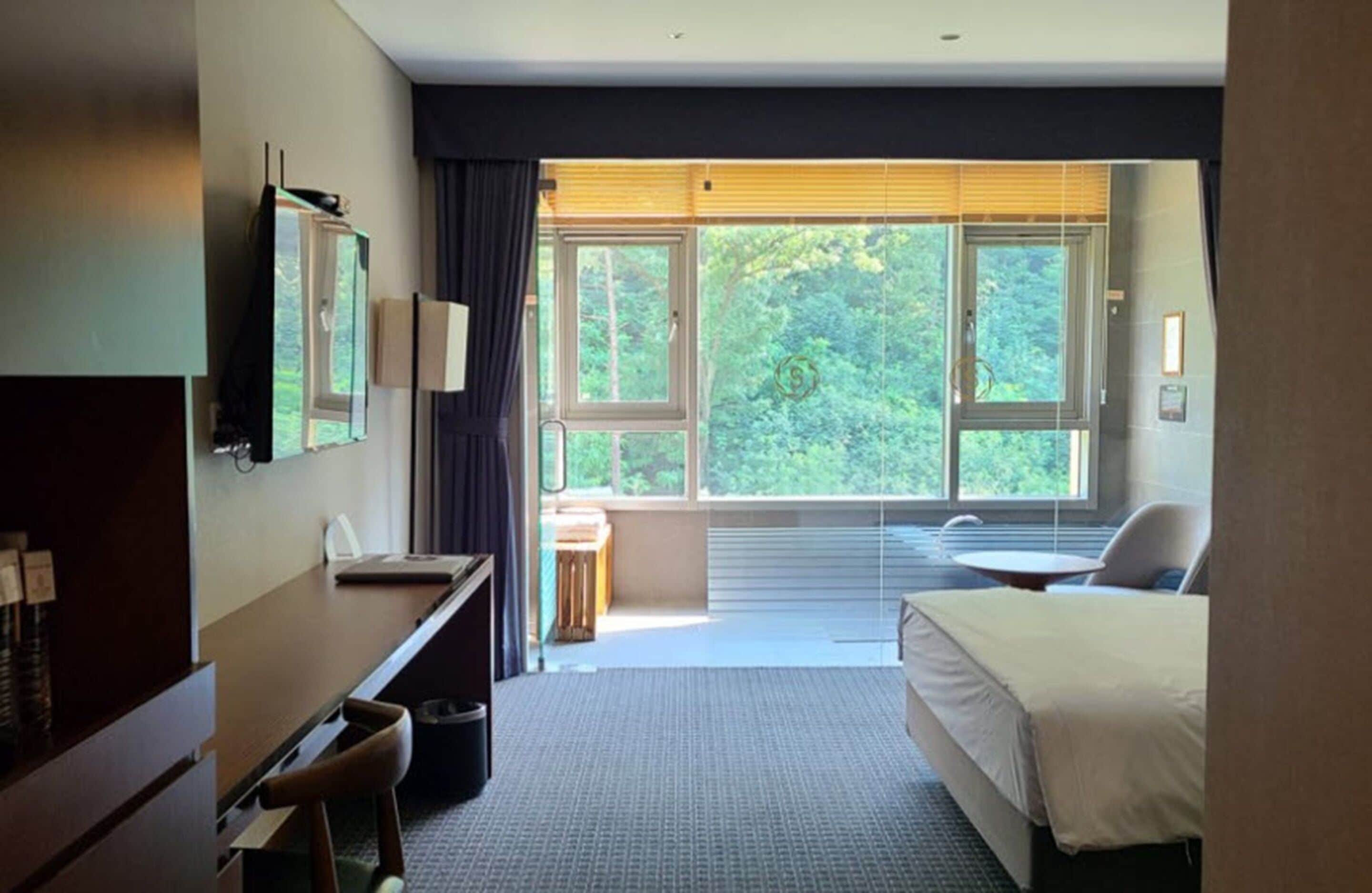 1 bedroom, in-room safe, desk, blackout curtains