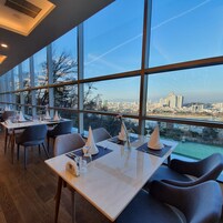 Daily buffet breakfast (KRW 23000 per person)