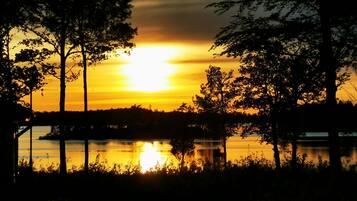 Mặt tiền nơi lưu trú - ban đêm