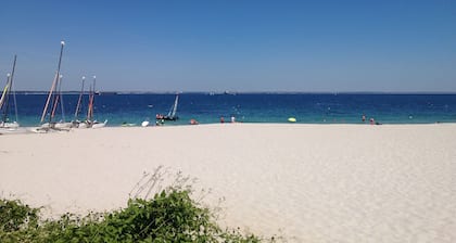 Adele cottage – lovely, spacious Breton cottage - shared pool, private garden