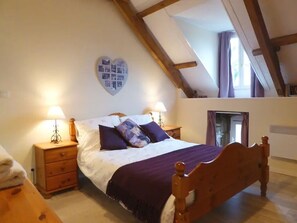 3 chambres, fer et planche à repasser, lit de bébé portatif