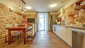 Romantic House, 2 Bedrooms, Hot Tub, Courtyard View | Private kitchen | Coffee/tea maker, full-sized fridge, microwave, oven