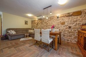 Romantic House, 2 Bedrooms, Hot Tub, Courtyard View | In-room dining - Holiday Home Stone Wall (Razanac)