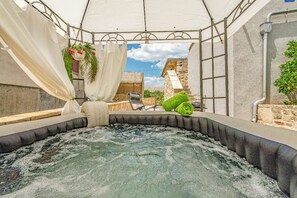Romantic House, 2 Bedrooms, Hot Tub, Courtyard View | Private spa tub