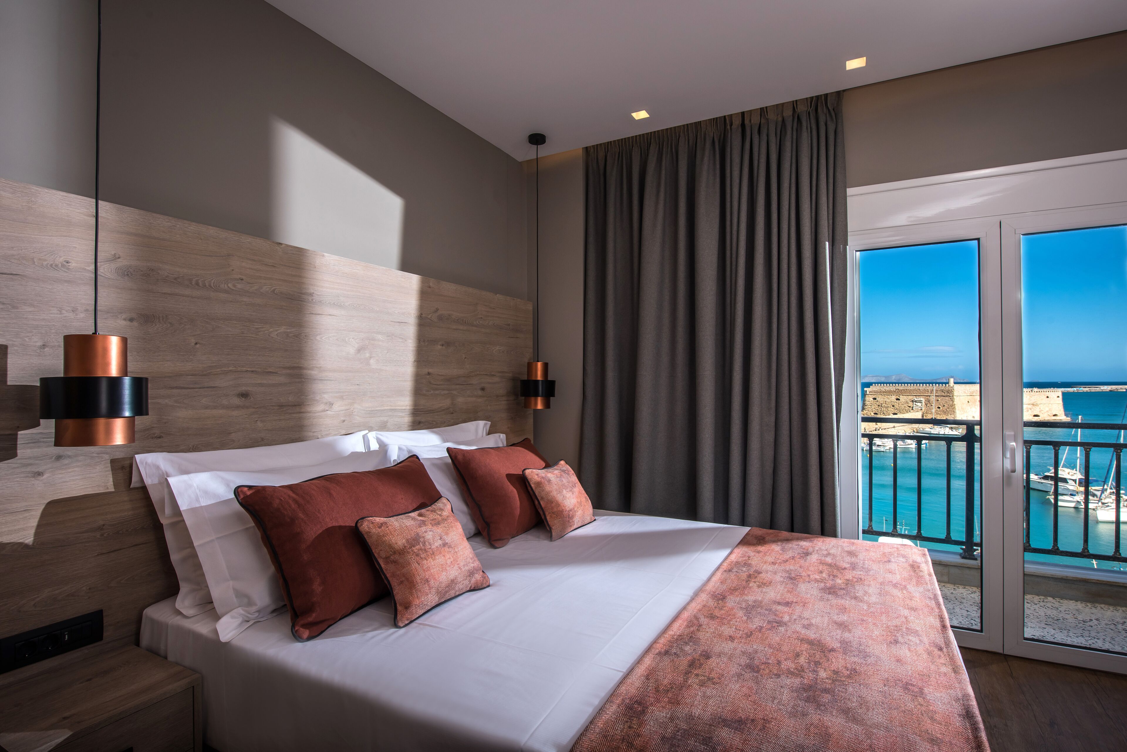 2 bedrooms, in-room safe, desk, iron/ironing board