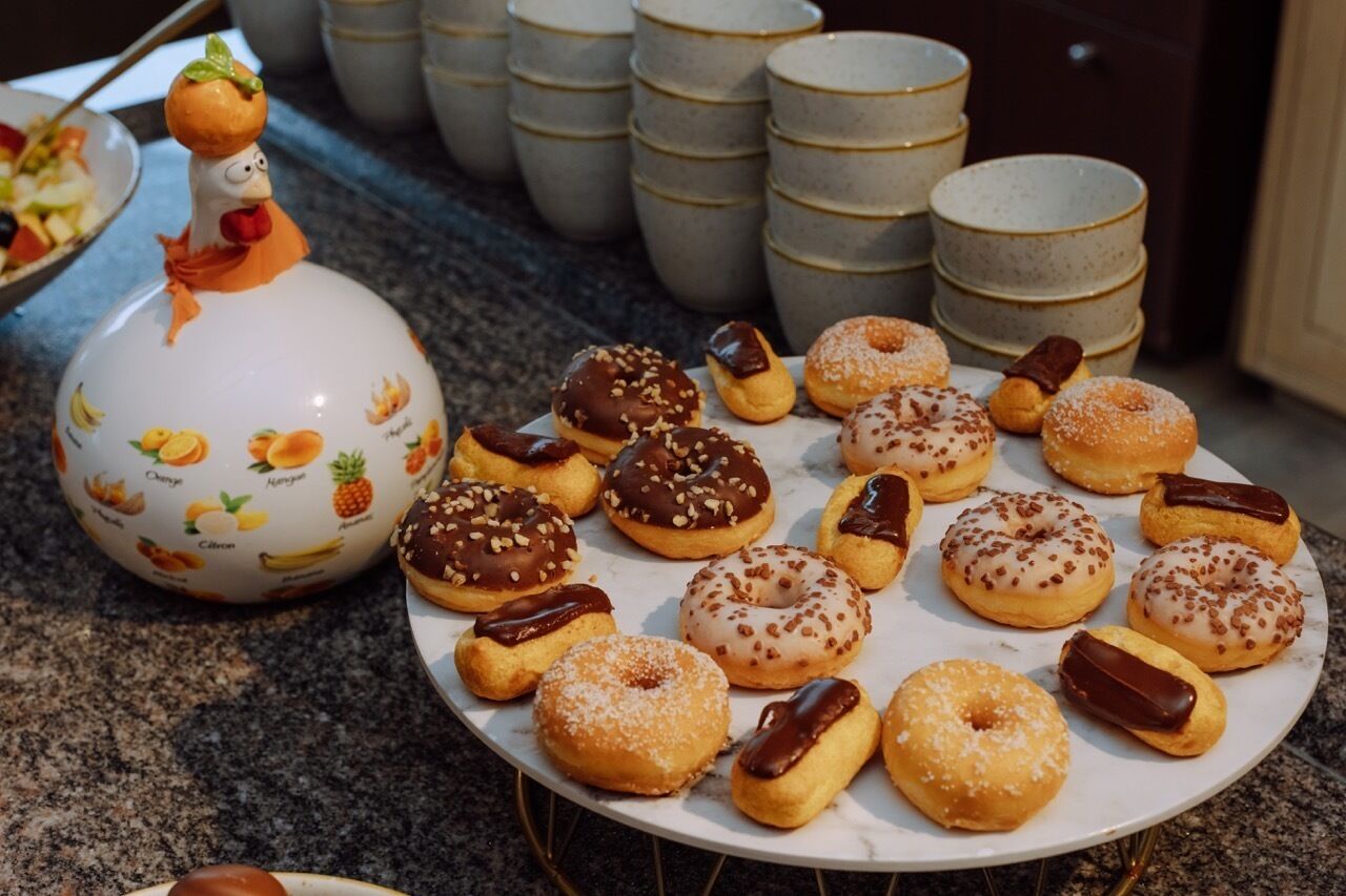 daily continental breakfast (eur 20 per person)