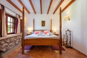 5 chambres, fer et planche à repasser, accès au Wi-Fi (inclus)