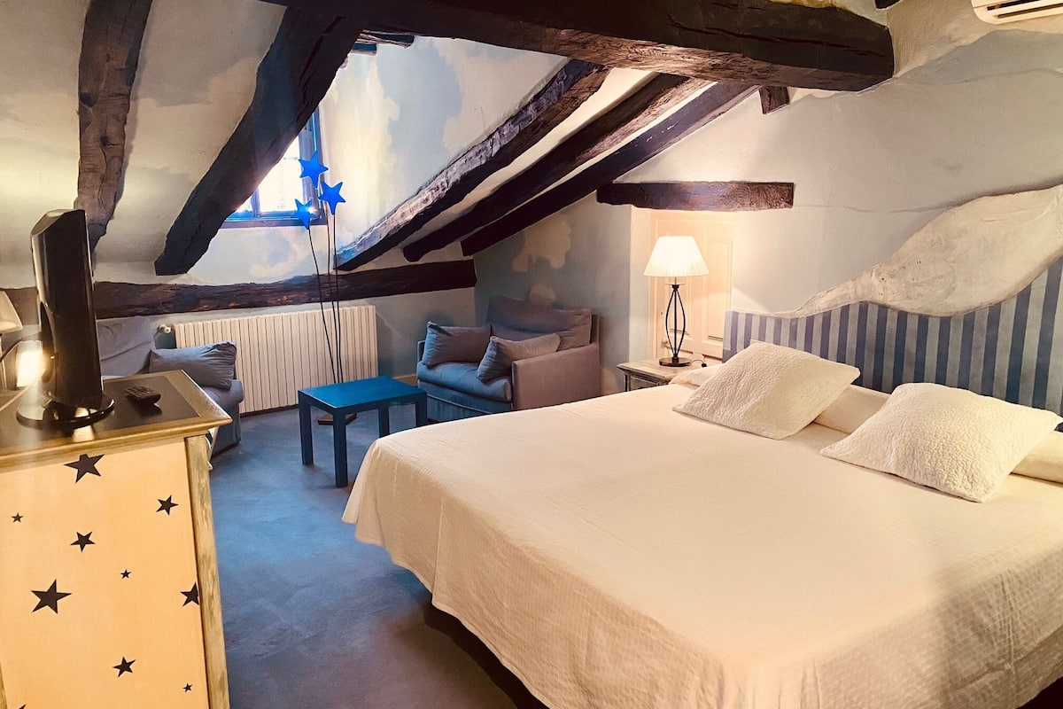 Free cots/infant beds, free WiFi, bed sheets