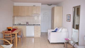 Estudio, 1 habitación, con acceso para personas discapacitadas, Terraza | Restaurantes
