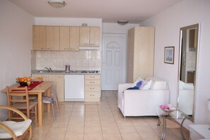 Studio, 1 Bedroom, Accessible, Terrace | Dining - Beach Apartement - Studio Apartement - 2 Persons (Posedarje)