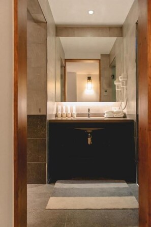 Chambre Quadruple Supérieure | Lavabo de la salle de bain