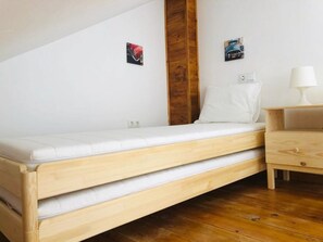 2 chambres, fer et planche à repasser, lit parapluie, Wi-Fi gratuit