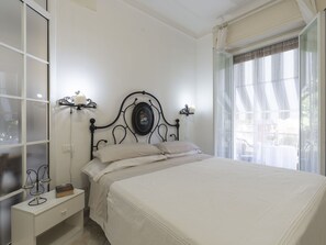 1 bedroom, travel cot, free WiFi - Cosy apartment for 4 people with WIFI, TV, balcony and pets allowed (Sanremo)