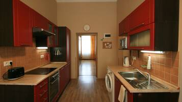 Apartment | Eigene Küche | Großer Kühlschrank, Mikrowelle, Ofen, Herdplatte