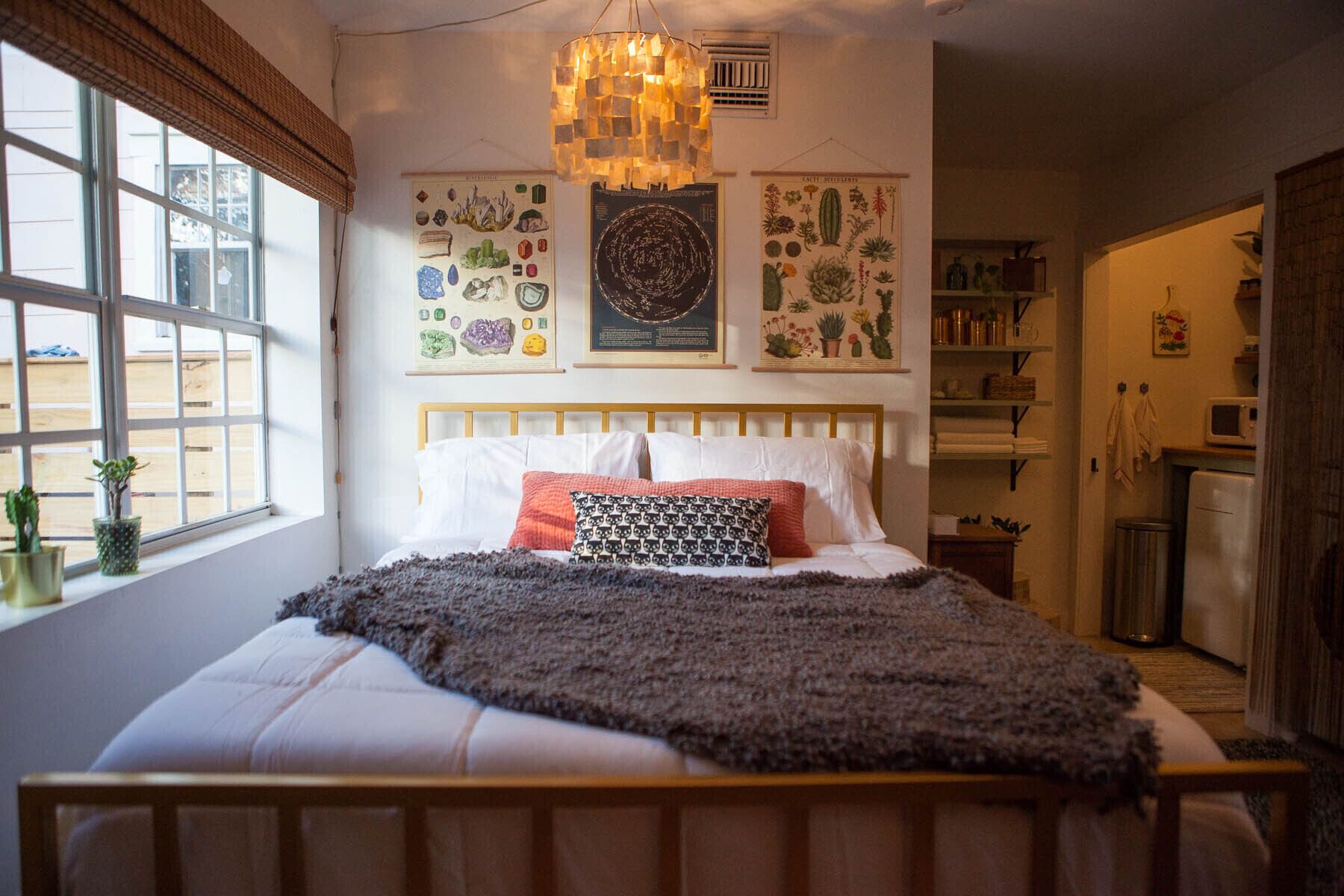 Iron/ironing board, free WiFi, bed sheets