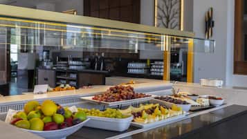 Esmorzar diari d'estil bufet (12 EUR per persona)