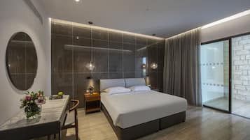 Phòng Suite Superior, 1 phòng ngủ (Ionian Hotel) | 1 phòng ngủ, nôi (giường cho trẻ sơ sinh) miễn phí
