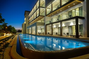 Indoor pool, 3 outdoor pools, pool umbrellas, sun loungers