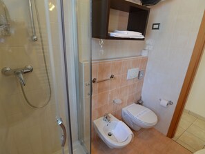 Apartment | Bathroom - Residence with Wifi in the Heart of the Po Delta Park, Near the Sea (Comacchio)