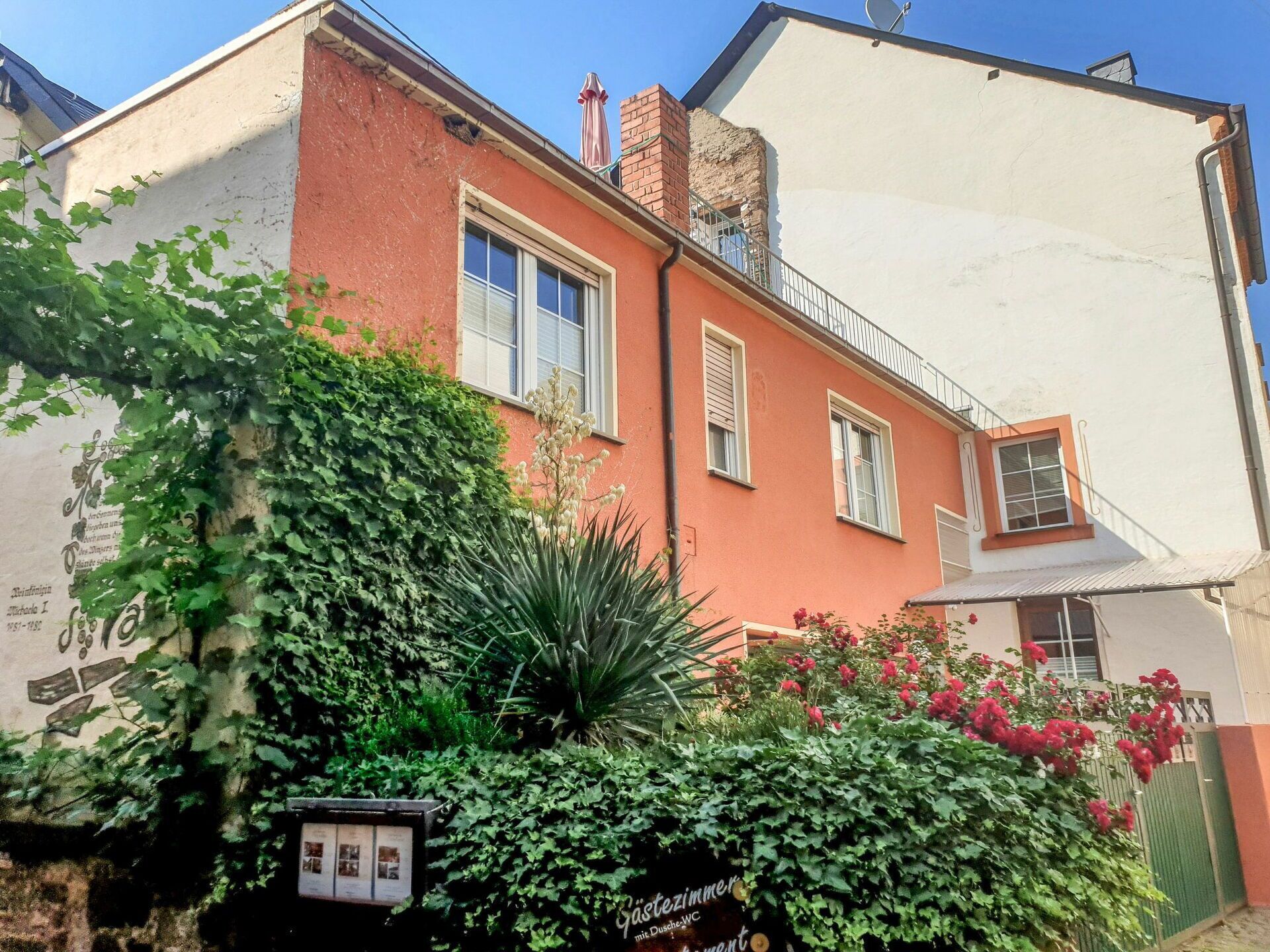 Cosy apartment for 2 guests with WIFI, TV, balcony and parking