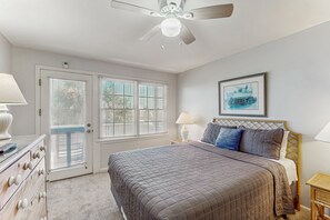 6 bedrooms, iron/ironing board, free Internet, bed sheets