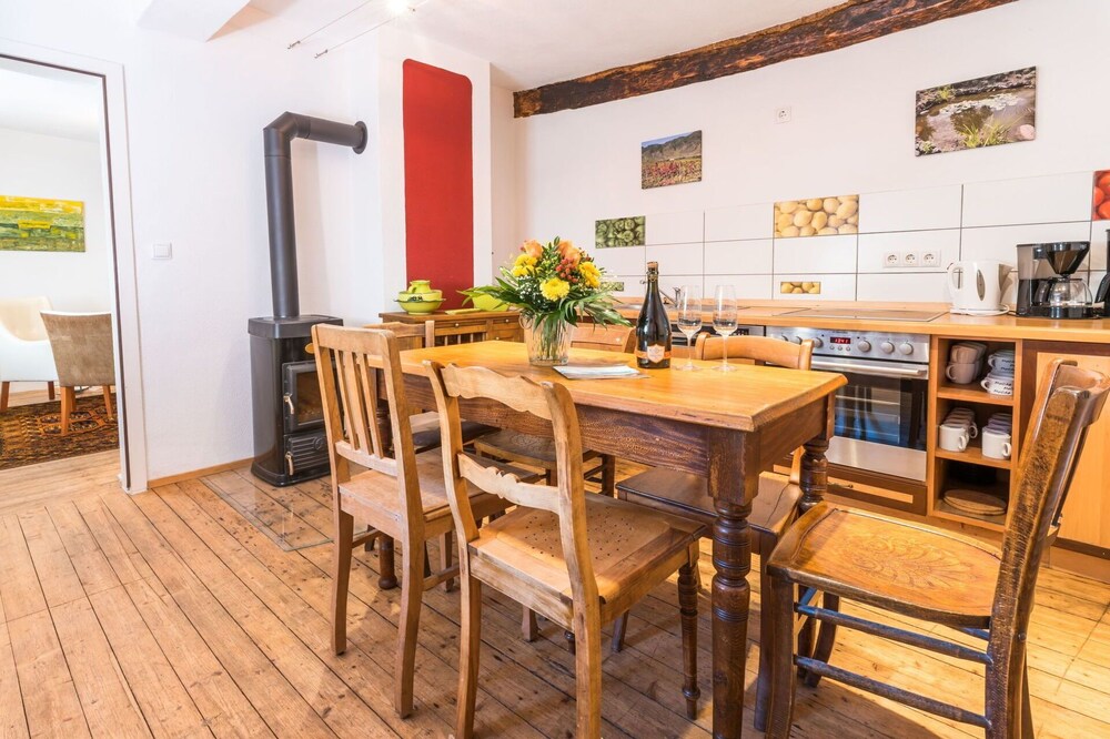 Stunning villa for 8 people with WIFI, TV, terrace, pets allowed and parking