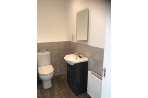 Dusche, Regendusche, kostenlose Toilettenartikel, Haartrockner