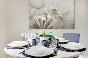 Dining - Miami Luxe⭐️ close to Beach/Wynwood/Airport/Design District & Free gated Parking. (Miami)