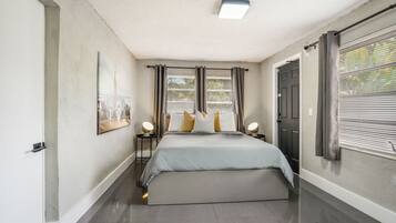 3 bedrooms, desk, iron/ironing board, free WiFi