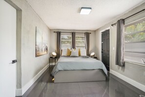 3 bedrooms, desk, iron/ironing board, free WiFi