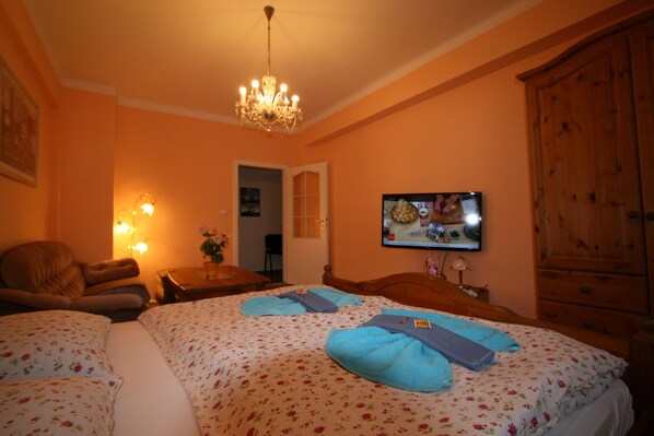 Apartment | 2 bedrooms, in-room safe, iron/ironing board, cots/infant beds