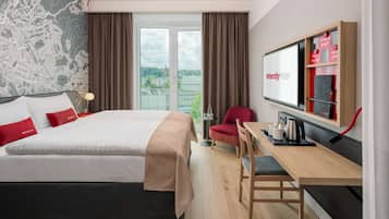 Minibar, coffres-forts dans les chambres, bureau