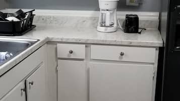 Fridge, microwave, oven, coffee/tea maker