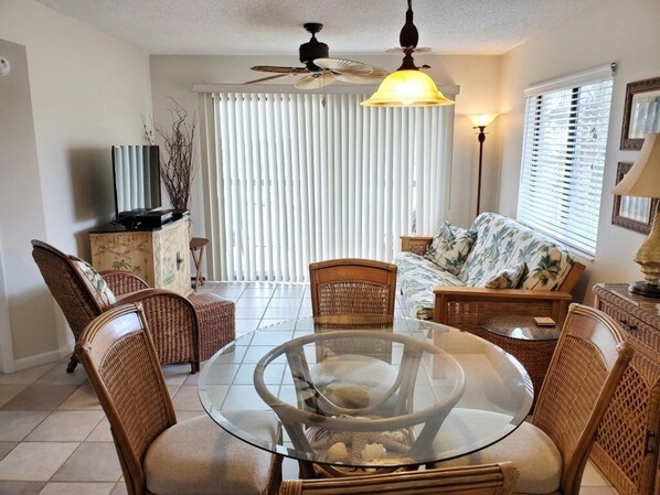 Condo, 1 Bedroom | Private kitchen | Microwave, dishwasher, coffee/tea maker, blender