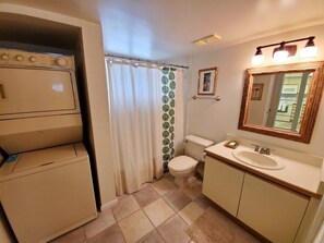 Condo, 1 Bedroom | Bathroom | Towels