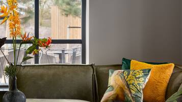 Bungalow | Living area | TV
