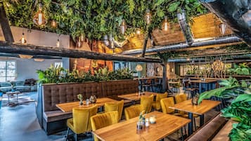 Bungalow | Dining