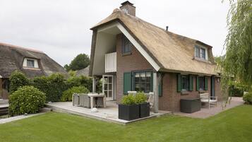 Villa | Outdoor dining