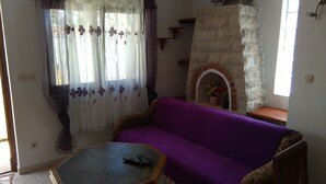 House, 2 Bedrooms, Terrace | Living room - House for Families and Pets Welcome (Marcana)