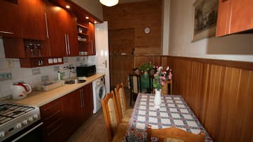Apartment | Private kitchen | Fridge, microwave, oven, stovetop