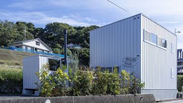 2 bedrooms, down comforters, in-room safe, individually decorated