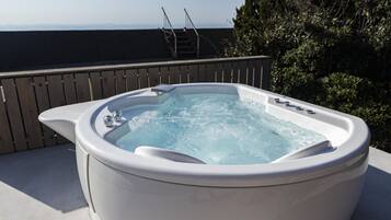Private spa tub